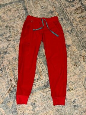 Women’s figs jogger scrub pants - petite - regular waisted